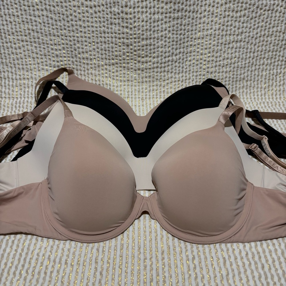 Victoria's Secret's The T-shirt Lightly Lined Wireless Bra- Lot of 4